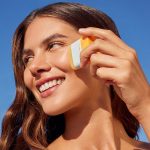 ضد آفتاب بی رنگ استیکی ایزدین مدل SPF50 وزن 10 گرم - Image 5